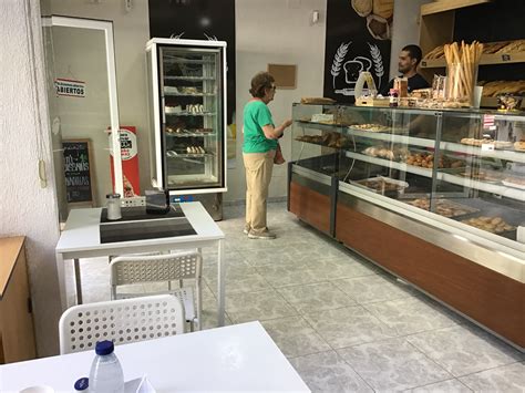 Panadería cerca de mí - ¿Cuál es la mejor panadería ecuatoriana cerca de mi ubicación? La mejor panadería ecuatoriana cerca de tu ubicación depende de la zona en la que te encuentres. Sin embargo, podemos recomendarte algunas opciones: – Si estás en Quito, te recomendamos visitar San Francisco Panadería y Pastelería, ubicada en la Calle Juan Rodríguez E8 ... 